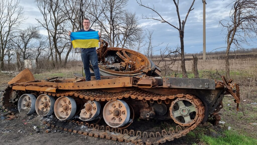 Jascha on a tank somewhere in Ukraine
