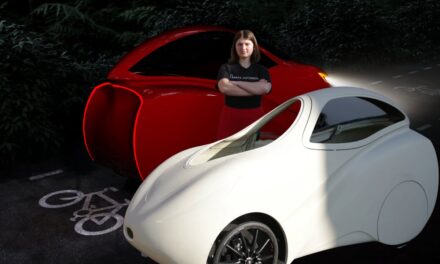 🎥 LBR: Young lady designing new velomobile!